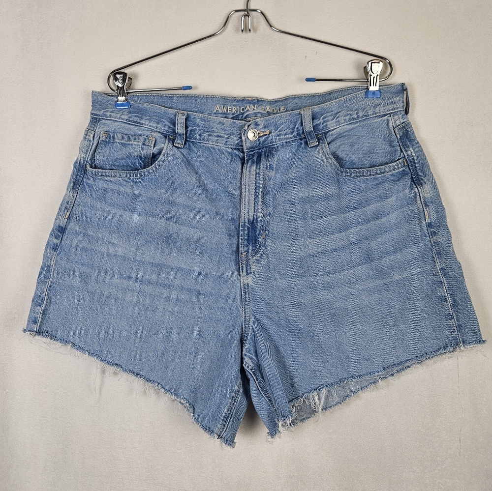 American Eagle Casual Cutoff Mom Denim Shorts Lightwash Size 16